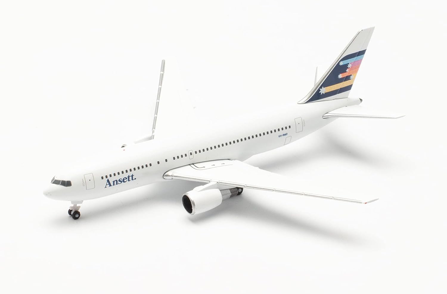 herpa 536714 Airplane Ansett Airlines Boeing 767-200, "Southern Cross Livery, VH-RMD on a Scale of 1:500 - Image 4