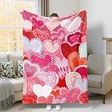 Tema e elementi di design: celebra l'amore con questa coperta con una serie di motivi a cuore, ideale per San Valentino o qualsiasi occasione romantica.