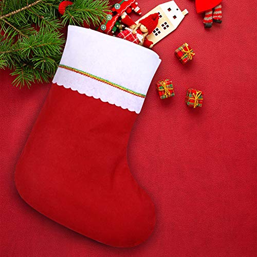 Chaussettes de Noël pour décorer une grande pièce sans manquer de suspensions