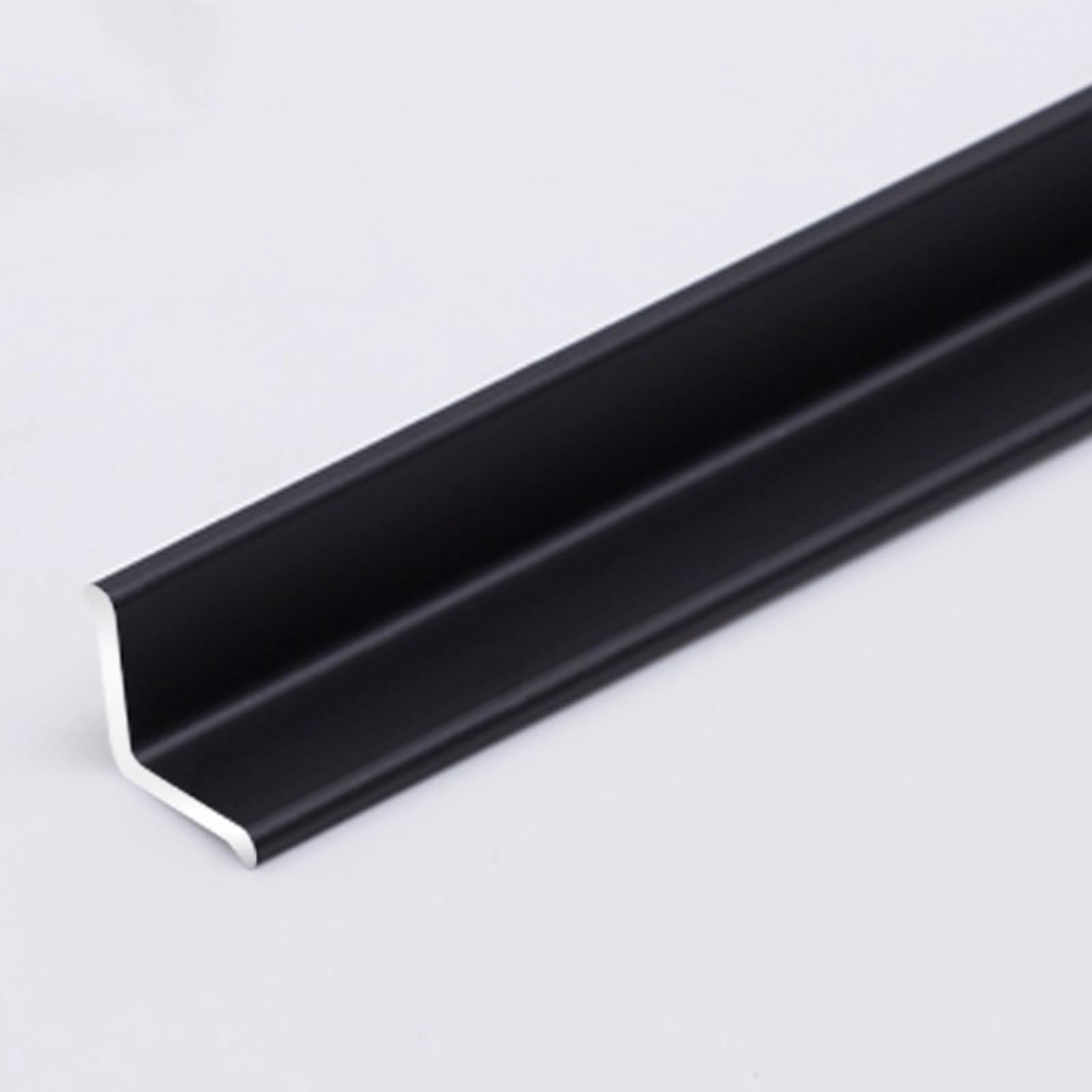 Samoprzylepna aluminiowa listwa narożna – 90 cm obrzeża do ścian i sufitów 3 sztuki bezszwowe wykończenie, łatwa aplikacja, matowa czerń, 10 x 10 mm, narożniki wewnętrzne i zewnętrzne.