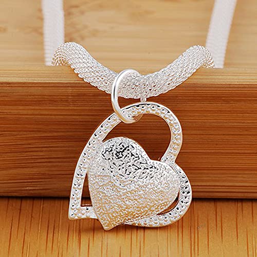 Collier avec pendentif en forme de cœur mat et chaîne en maille 18"