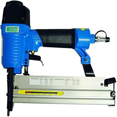 Bild 1 - Güde Druckluft-Klammergerät/Nagler (max. 6 bar, Test GUT - SEHR GUT, Tiefenkontrollrad, Sicherheitsschlagsperre, inkl. 1500 Klammern (20/32/40 mm) & 2000 Stifte (25/40 mm), Ölflasche, Tragekoffer)