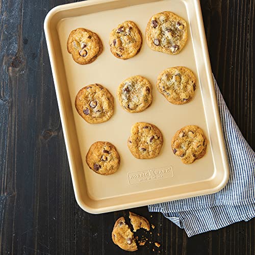 Nordic Ware Naturals Non-Stick Baker's Quarter Sheet, Aluminium Baking Tray, Premium Bakeware To Bake and Reheat Small Meals, Made in the USA, Silver - Image 5