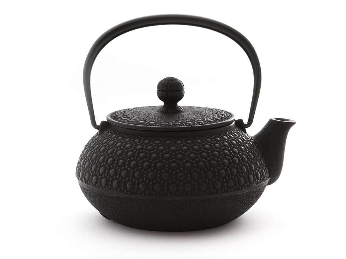 Iwachu Teekanne Gusseisen. Japanische Kyusu Kikko Original, Schwarz 650ml, 0,65 Liter Sieb-Einsatz Edelstahl. Innen Emailliert