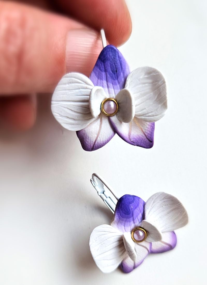 Pendientes Orquidea pequeños de arcilla polimerica, hechos a mano, Pieza unica
