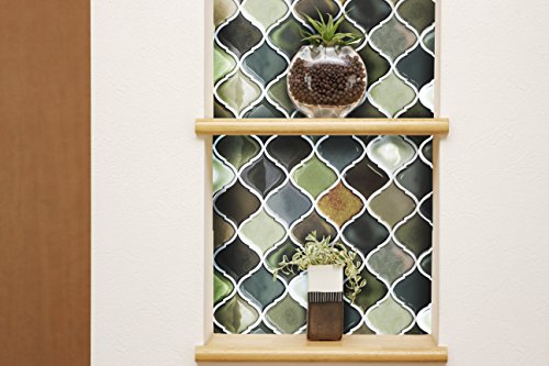 深みのあるグリーンを中心にしたカラーがおしゃれなストーン柄のモロッカンスタイルのタイルシール。異国情緒あふれる空間が簡単に出来上がります。貼った後にもきれいに剥がせるタイプのタイルシールです。