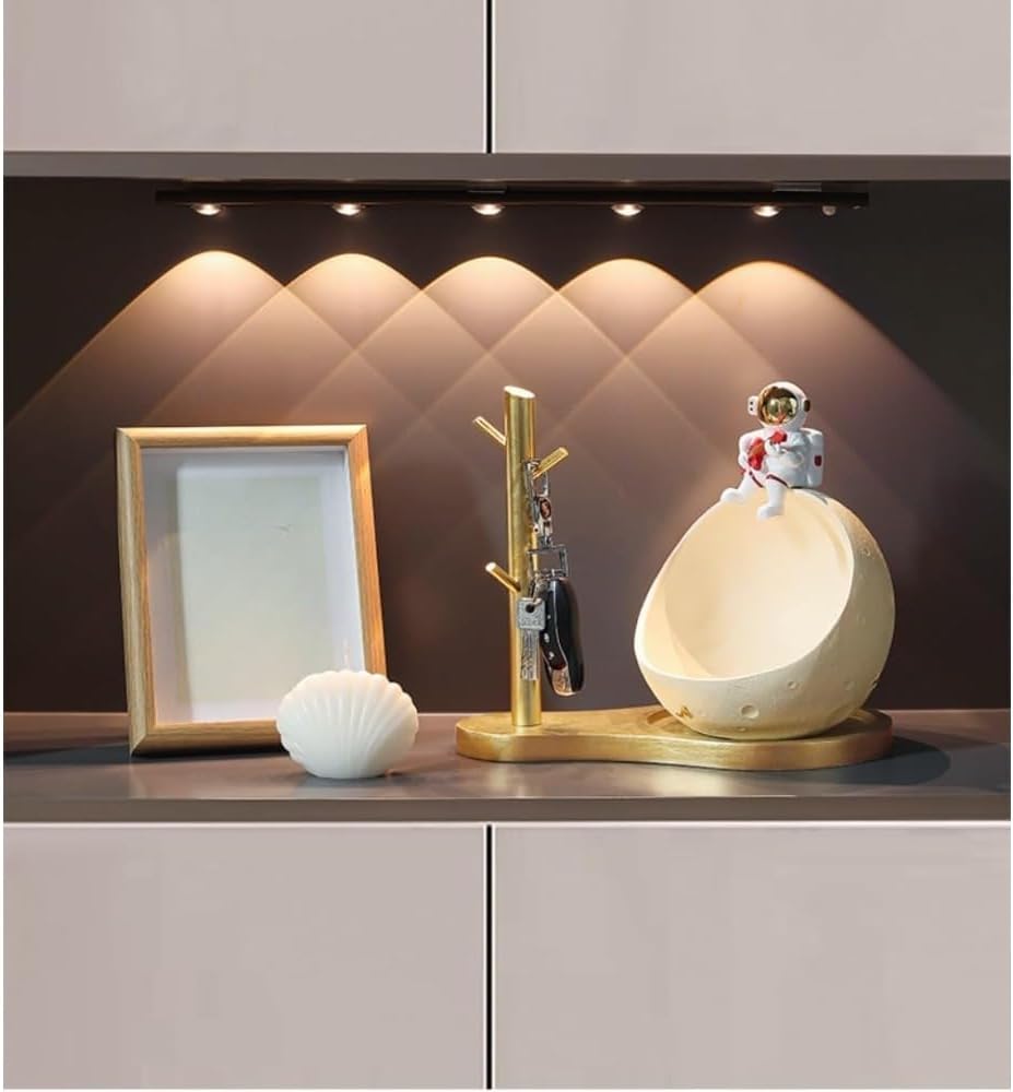 KQQK 造的な 宇宙飛行士の像 収納 かご 家庭用 バスケット 軽量 ディスプレイ 可愛い 玄関 スタンド 鍵置き ホルダー 入れ