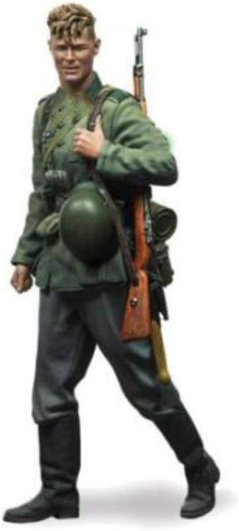 Assembly Unpainted Scale 1/35 Uncolor Green Coat Winter Standing Historical Toy Resin Model Miniature Kit
