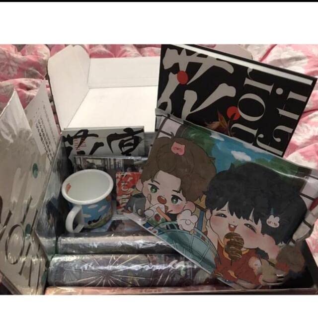 Amazon.co.jp: 肖戰 王一博 陳情令 写真集《花宴》 : ホーム＆キッチン