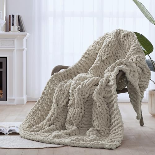 CLOUDS HUG Chunky Knit Blanket Throw - 100% Hand Knitted