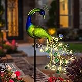 Einfach zu montieren: Die Komponenten der Pfau Gartendeko sind einfach zu installieren, keine anderen Schrauben erforderlich. Schieben Sie das Schwanzfederteil zuerst in den Schlitz und wickeln Sie die Lichterkette um den Schwanz, bevor Sie den Rest zusammensetzen. Dann stecken Sie es in den Boden oder Rasen Ihres Gartens, Hofes oder Hinterhofes.