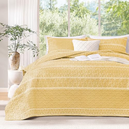 Image of Yellow Oversized Super King Quilt Set, 3 Pieces Striped Bedspread | Boho Soft Lightweight Yellow Printed Bohemian Polyester Reversible Coverlet Comforter Sets for All Season (120 inchx120 inch)