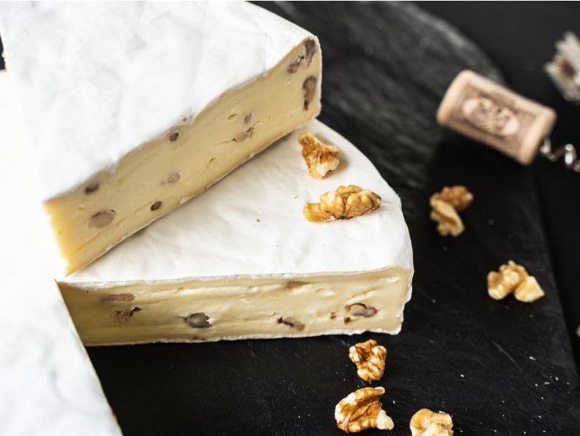 Walnussbrie aus Österreich 500g 1/2 Laib