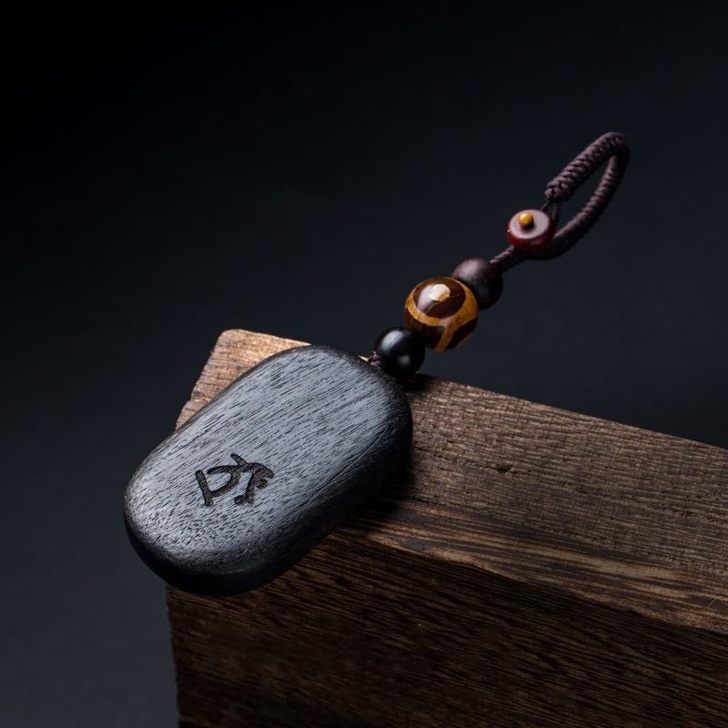 Llaveros para Hombre Colgante de llavero de coche de madera con el significado de paz y seguridad, colgante de mochila de regalo retro for hombres y mujeres, adornos de llavero Llavero Coche