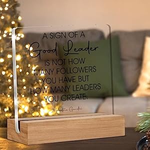 Leadergiftformenwomenbossmentorleadershipgiftsasignofagoodleadersayingscleardeskdecorationsacrylicsignwithwoodenstandfordesktableshelf Urban Country Home Decor Leader gift for men women boss mentor leadership gifts a sign of a good leader sayings clear desk decorations acrylic sign with wooden stand for desk table shelf urban country home decor
