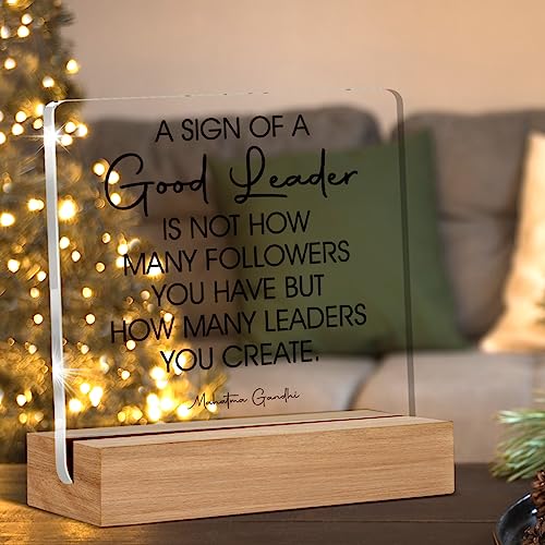 Leadergiftformenwomenbossmentorleadershipgiftsasignofagoodleadersayingscleardeskdecorationsacrylicsignwithwoodenstandfordesktableshelf Urban Country Home Decor Leader gift for men women boss mentor leadership gifts a sign of a good leader sayings clear desk decorations acrylic sign with wooden stand for desk table shelf urban country home decor
