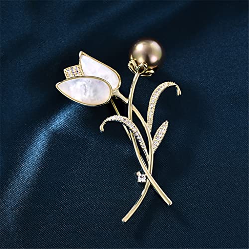 Broche femme pour sublimer une robe de soirée lors d'un grand événement