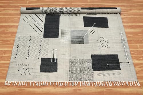 Tapis kilim géométrique gris et noir pour une chambre à coucher design - 7