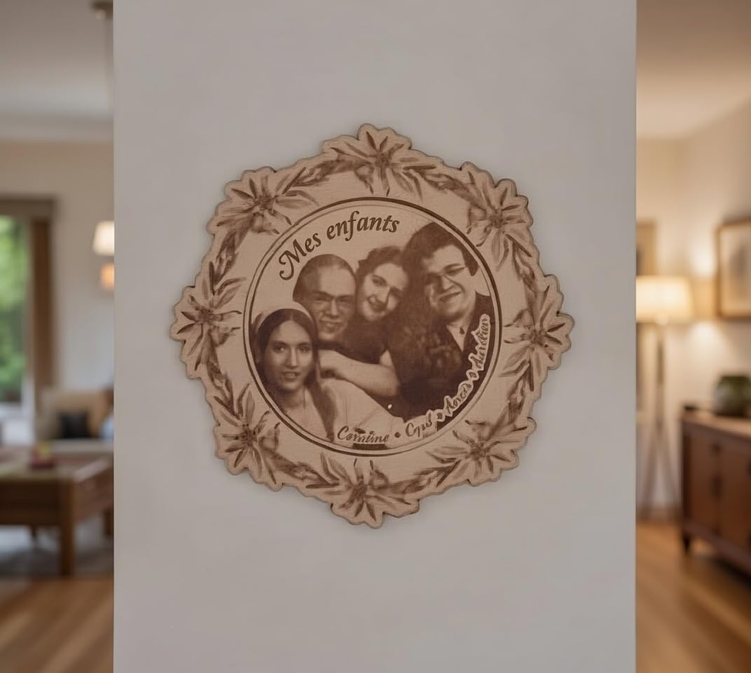 Tominov Portrait Personnalisé sur Bois Cercle Gravé avec Ornement Floral - Gravure Photo sur Mesure - Déco Murale Artisanale - Fabriqué en France - 20 à 40cm, Sans Attache, 40cm