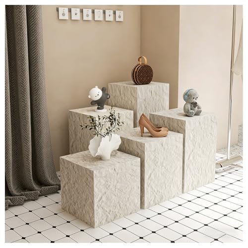 Supports cubiques de vitrine pour sublimer les chaussures