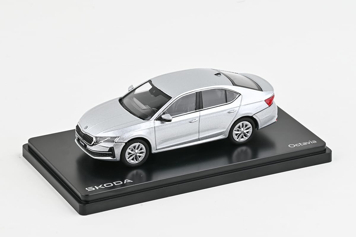 Skoda Octavia IV FL (2024) 1:43 Diecast Metal Modellino auto, modello da collezione e auto giocattolo per bambini e adulti, veicolo in miniatura come regalo, argento brillante metallizzato
