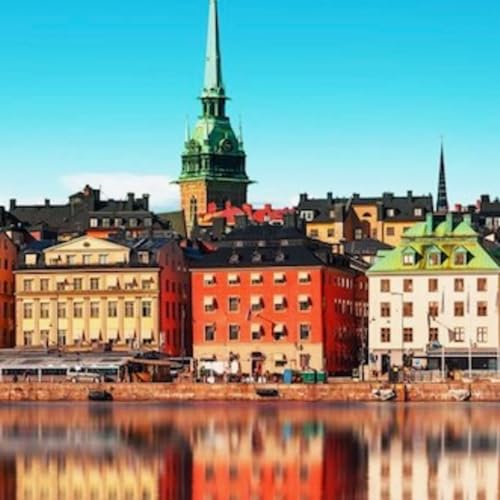 『Stockholm, the capital of Sweden, encompasses 14 islands and more than 50 bridges on an extensive Baltic Sea archipelago.』のカバーアート