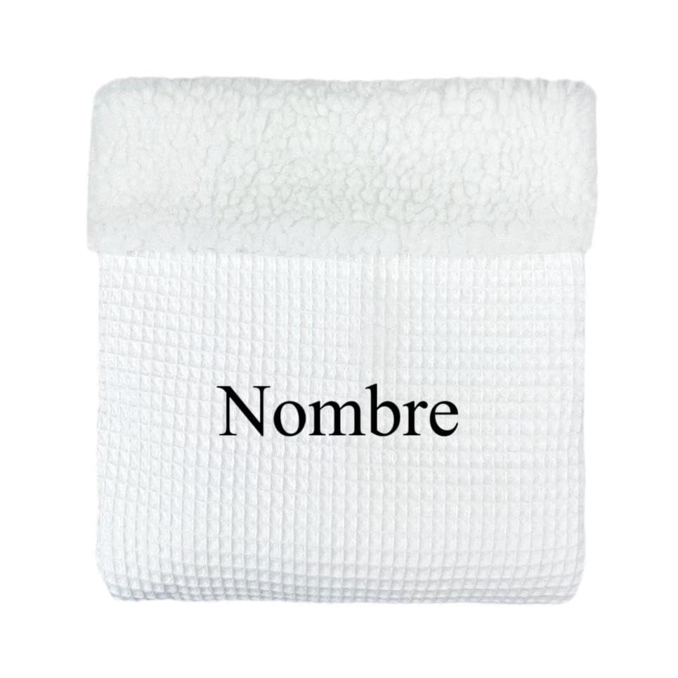 CARREDANA Manta con Nombre de bebé.Regalo bebé Personalizado con Nombre Bordado.Manta de Borreguito .Carrito Bebe o Capazo (Blanco)