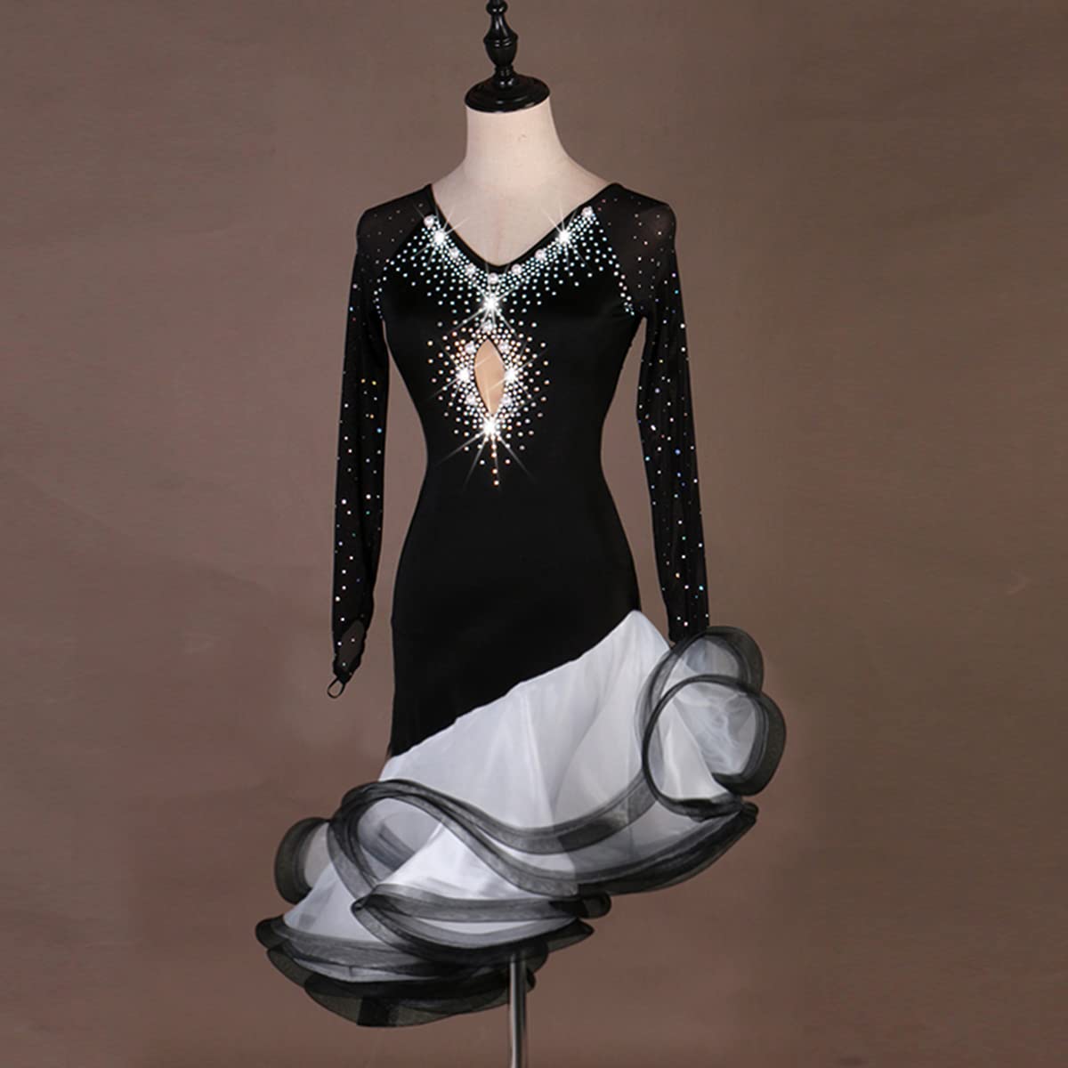 Abito da ballo latino nero da donna con scollo a V a maniche lunghe Salsa Samba Costume da concorrenza latino Abito gonna gonfio abbigliamento spettacolare gonna latino flamenco (XXL, nero)
