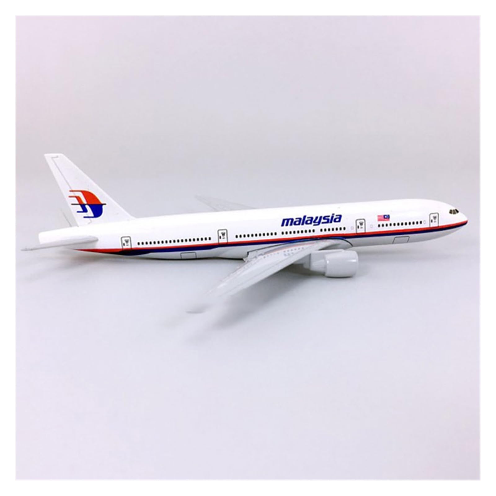 1:400 Malaysia Airlines Boeing B777-200 Model with Base Alloy