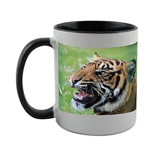 Taza con capa negra en el interior de Tiger, Gruñido, Primer plano, Cabeza y Cara