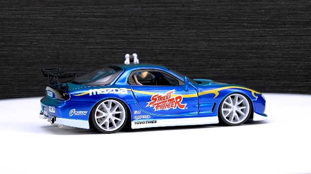 Amazon.com: Jada Street Fighter 1:24 1993 Mazda RX-7 Die-Cast Car