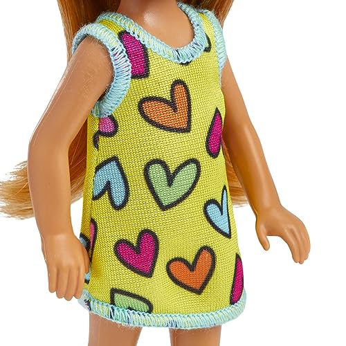 Muñeca Barbie Chelsea con vestido amarillo y zapatillas miniatura 5