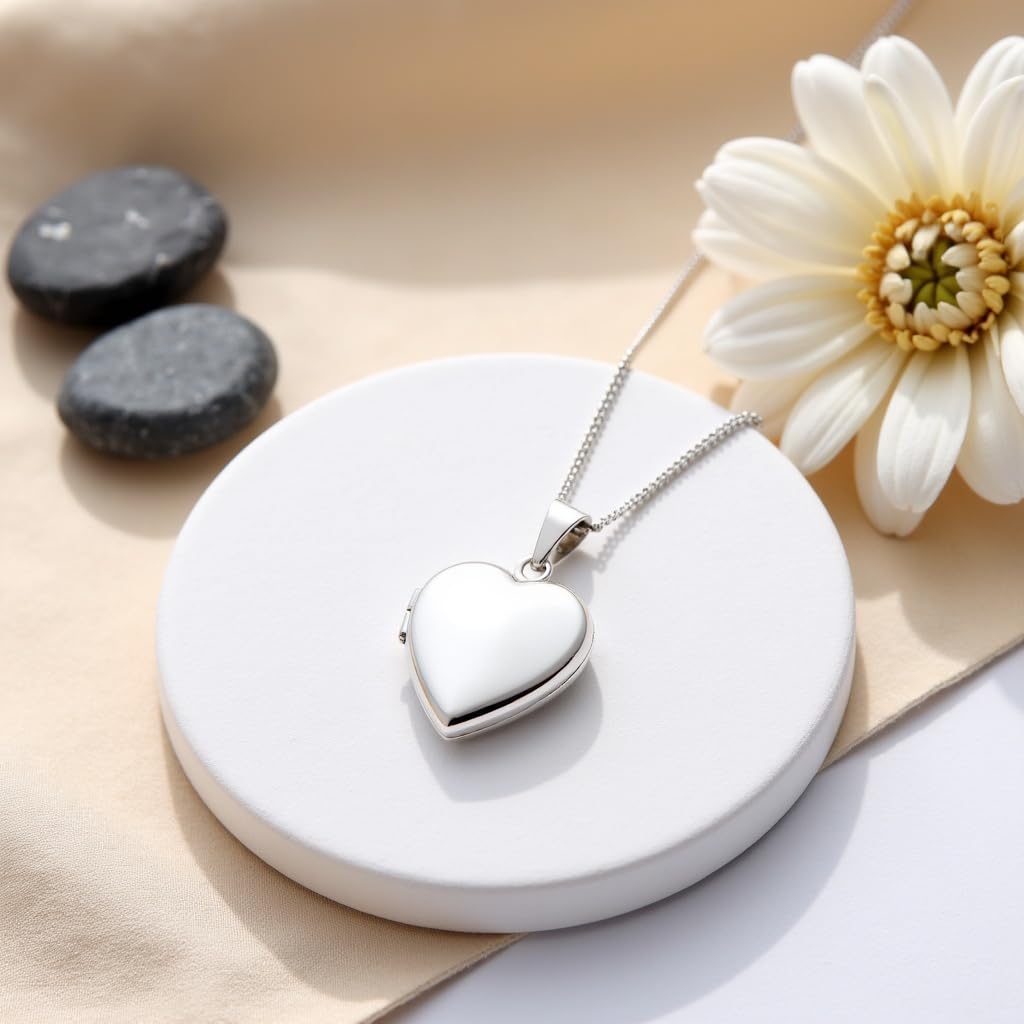 Piccolo ciondolo a forma di cuore in argento Sterling con collana da 45,7 cm e confezione regalo per gioielli. Contiene 2 finestre illustrative, ideal