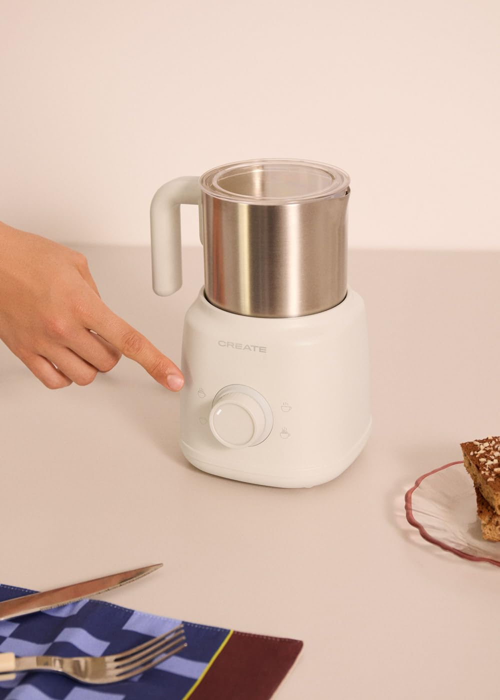 CREATE/MILK FROTHER RETRO/Milchaufschäumer und -erhitzer mit abnehmbarem Krug Cremeweiß/Magnetische Drehzubehörteile, 350ml, für kalte und warme Getränke, 500W