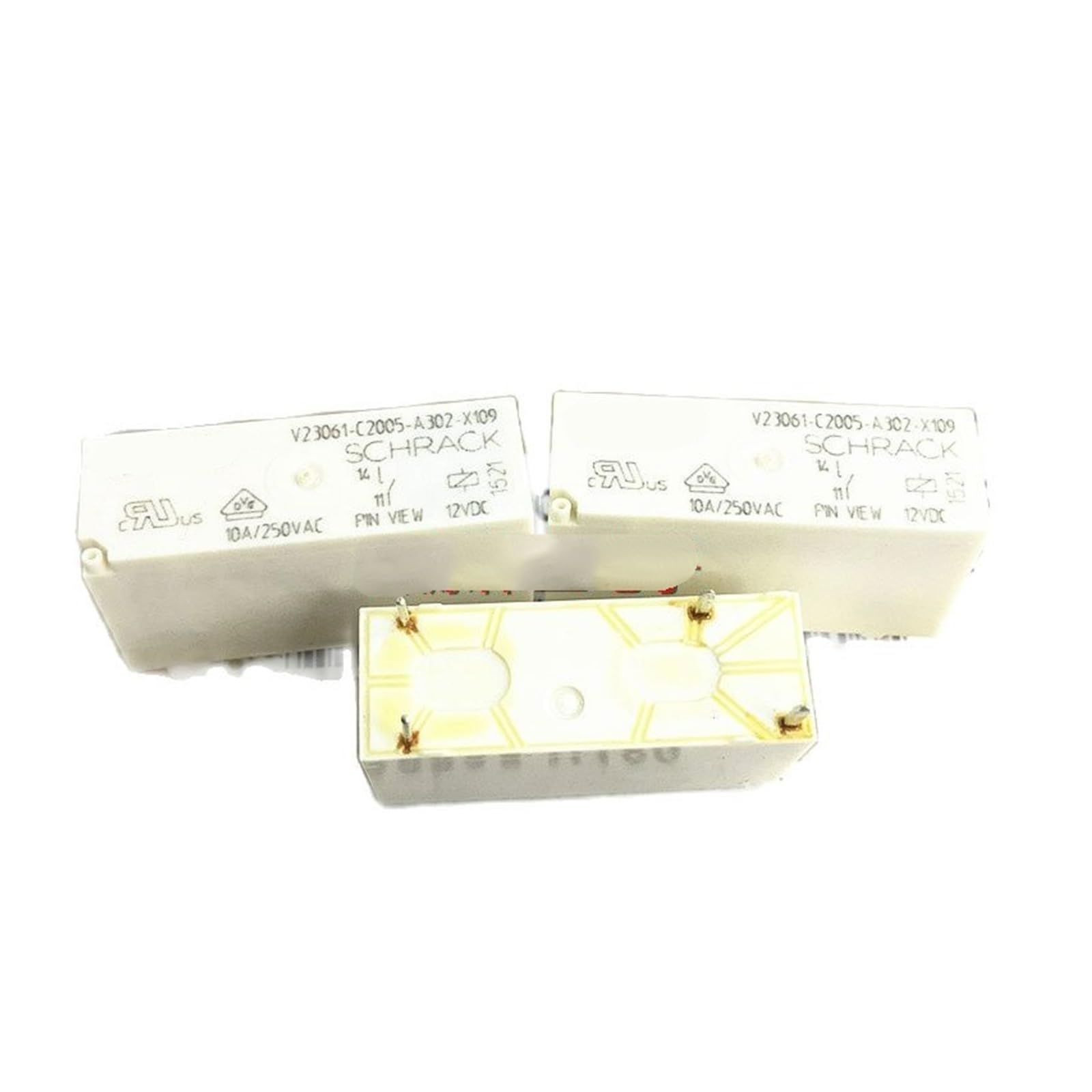 Relé V23061-C2005-A302-X109 12VDC 10A de tipo normalmente abierto 3