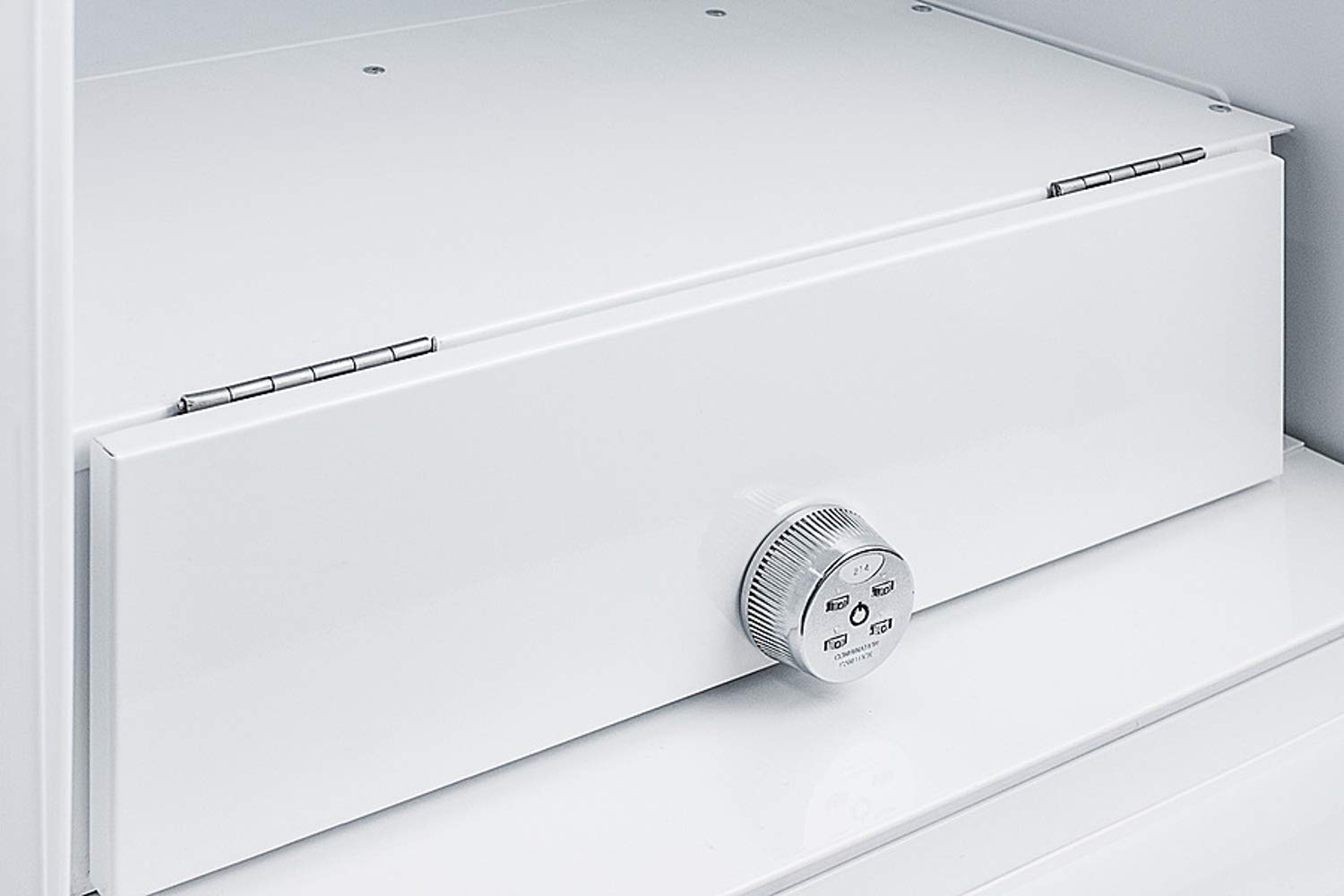 Summit Appliance FF7LWCSSADA Accucold Built-In Undercounter All-Refrigerator, 24" Wide, ADA Compliant, 5.5 cu.ft. Storage Capacity, Factory Installed Lock, Automatic Defrost, Towel Bar Handle - View 5 | Fridge.com