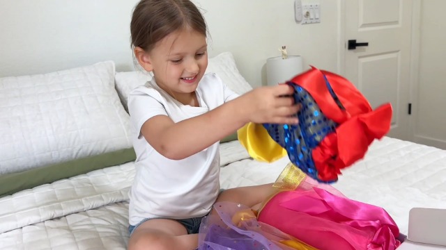Disfraz completo para niñas con falda, guantes, corona y alas miniatura 7