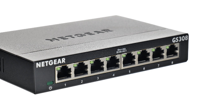 NETGEAR 8-poorts Gigabit Ethernet Unmanaged Switch (GS308) - Home Network Hub, Ethernet-splitter voor in kantoren, plug-and-play, stille werking, bureau- of wandmontage