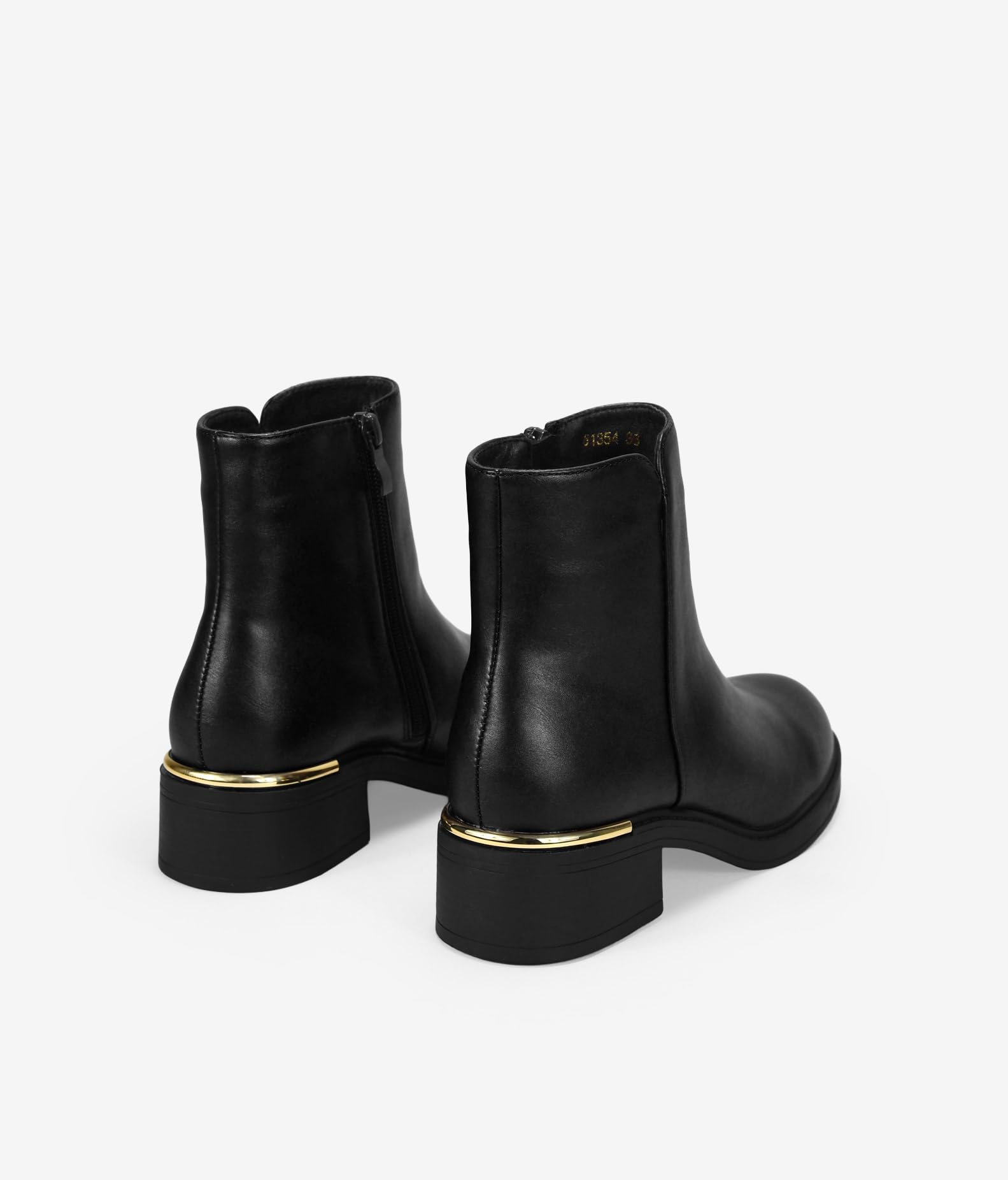 BOSANOVA Botines de caña Baja para Mujer en Piel Vegana con Suela Plana y Ligero tacón con Detalle metálico. Cierre con Cremallera Interior. Calzado para Mujer