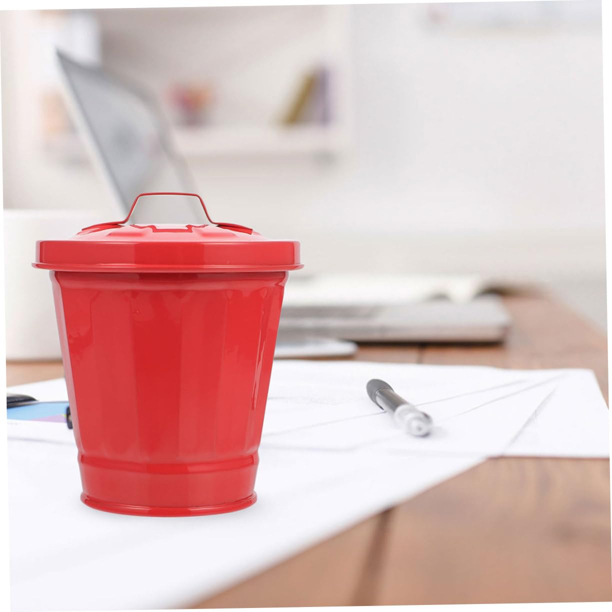 iplusmile Pattumiera da tavolo piccola con coperchio mini cestino da ufficio creativo per cucina, soggiorno, ufficio, vaso da fiori compatto