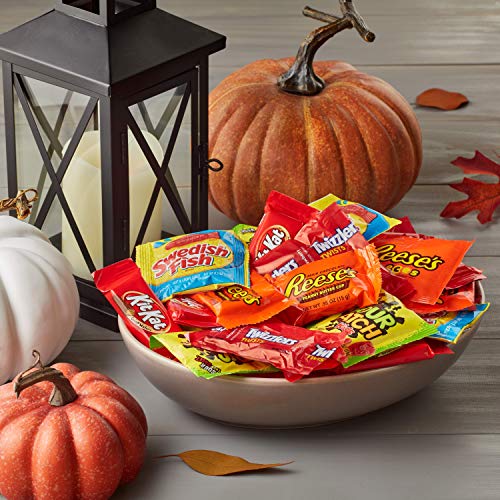 image for Hershey's Halloween Candy Assortment (Reese's, TWIZZLERS, Sour Patch K