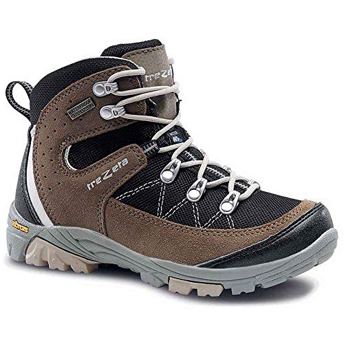 Grande comfort e versatilità per questo modello di scarponcino adatto all’attività del bambino in mezzo alla natura