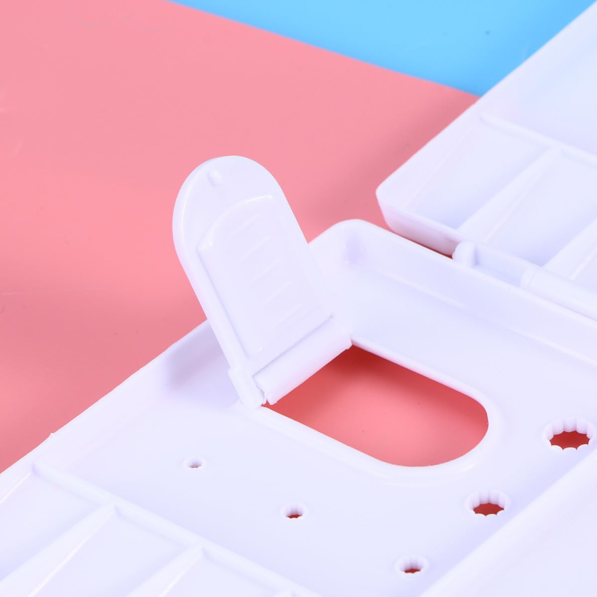 White Plastic Folding Paint Tray with Compartments for Painters