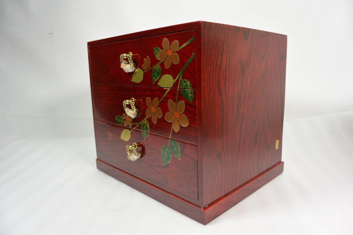 曽根工芸　小物入れ　３ツ引出　漆 Amazon.co.jp: C2124 会津塗 木地呂 金彩蒔絵 山吹 三ツ引タンス 三段