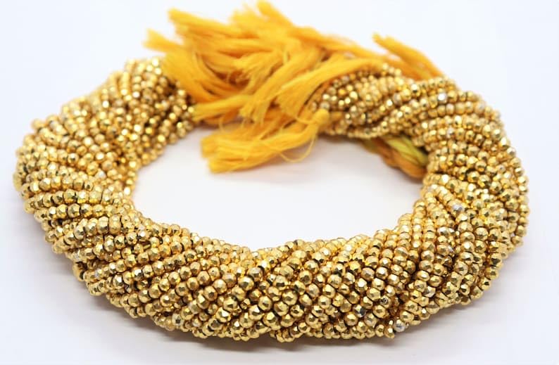 Perles de pyrite naturelles facettées pour assembler un bracelet fin et élégant
