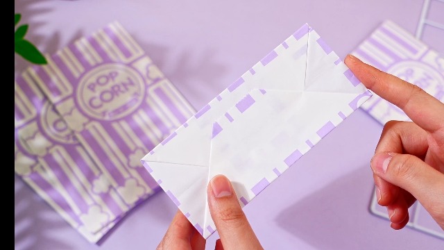 Image of Leinuosen 200 Pcs Paper Popcorn Bags Bulk 2 oz Large Flat Bottom Boxes Disposable Container Sleeve Movie Night Popcorn Bucket for Retro Movie Themed Party Carnival Supplies (Light Purple)