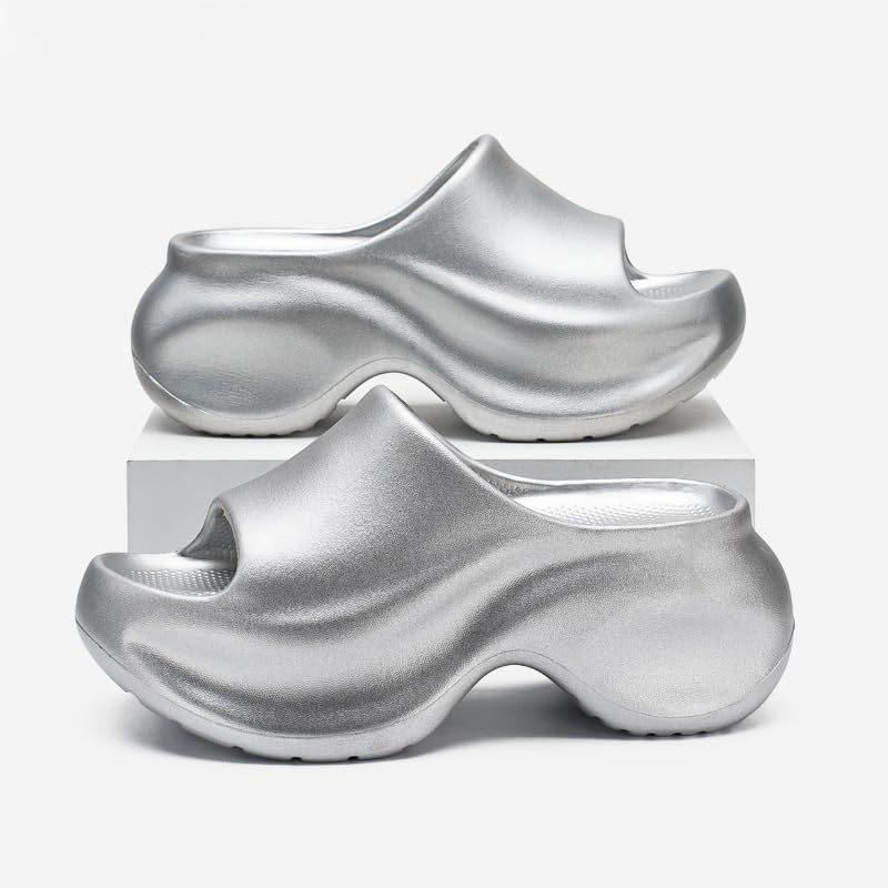 Summer women's thick-soled slippers are anti-slip, wear-resistant, breathable and lightweight, making them suitable for daily outdoor beach activities4