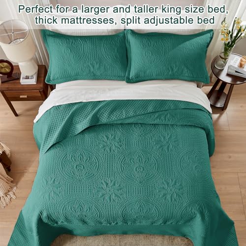 Image of Qucover Alaska King Bedspread 132x 120, Extra Wide Oversized King Bedspread, 3 Piece Soft Microfiber Lightweight Oversized King Quilts Comforter Set, Vintage Persian Pattern, with Pillow Shams, Teal
