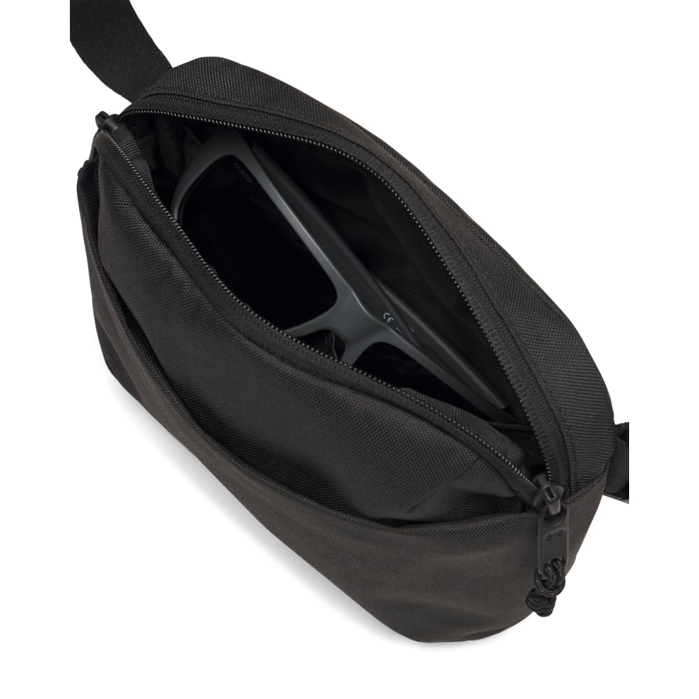 Under Armour Sac banane essentiel, (001) Noir / Noir / Noir, One Size Fits Most, Sac banane essentiel