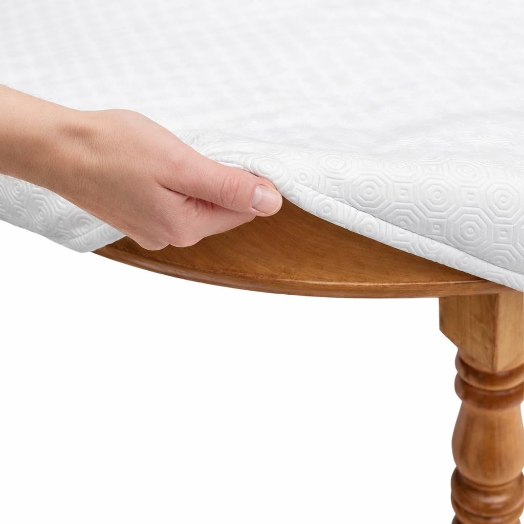 D'CLIC Protège Table Rond Élastiqué 110 à 123 cm – sous Nappe de Protection Mousse PVC molletonnée – Molleton Épais Antichoc et Anti-Tâches – Protection de Table – Fabrication Française